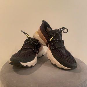 Cute black shoes no holes or rips